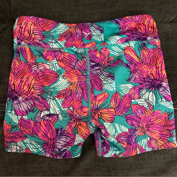 Old navy Athletic spandex shorts - Picture 4 of 4